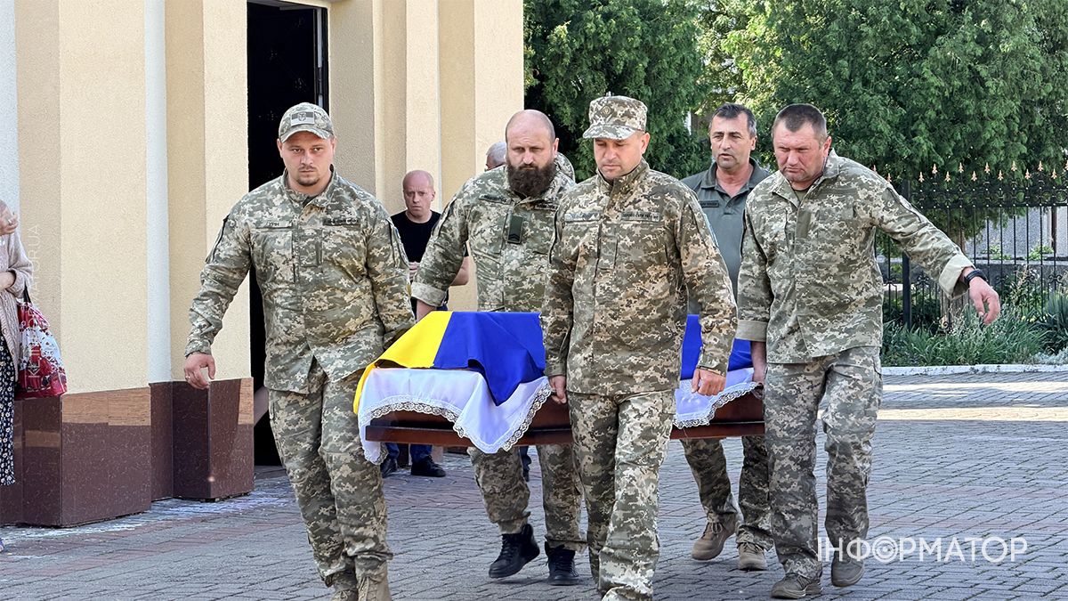 Назавжди 34... У Коломиї пройшов чин похорону воїна Віталія Надурака 2