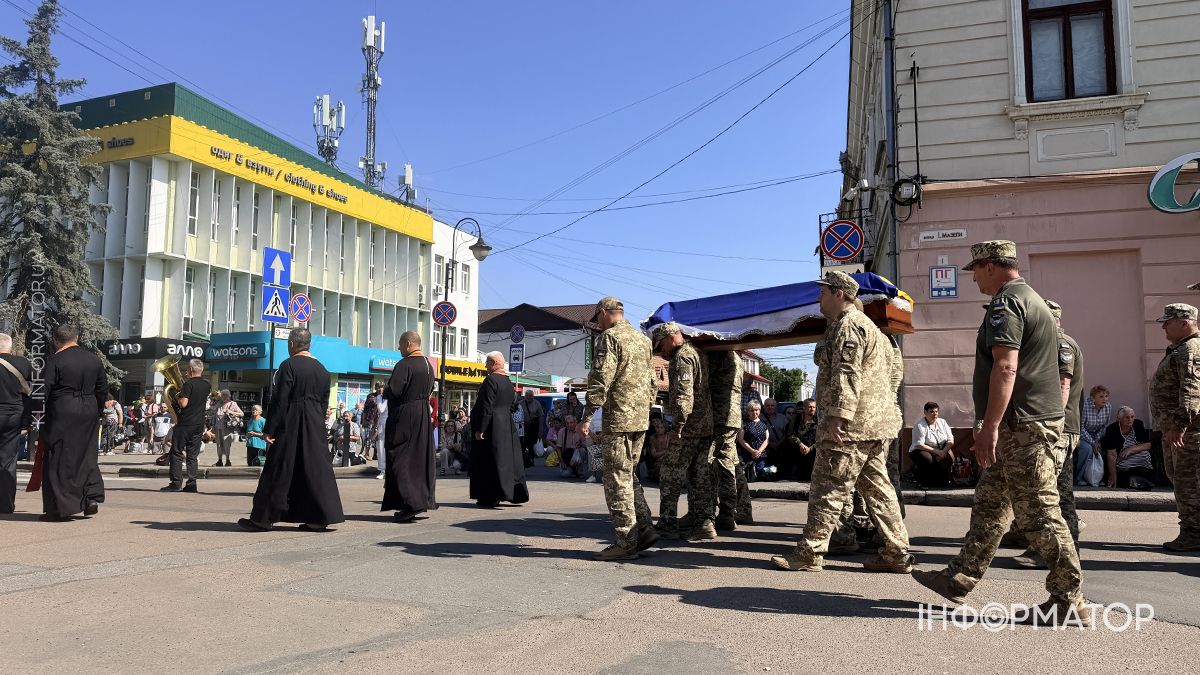 Назавжди 34... У Коломиї пройшов чин похорону воїна Віталія Надурака 6