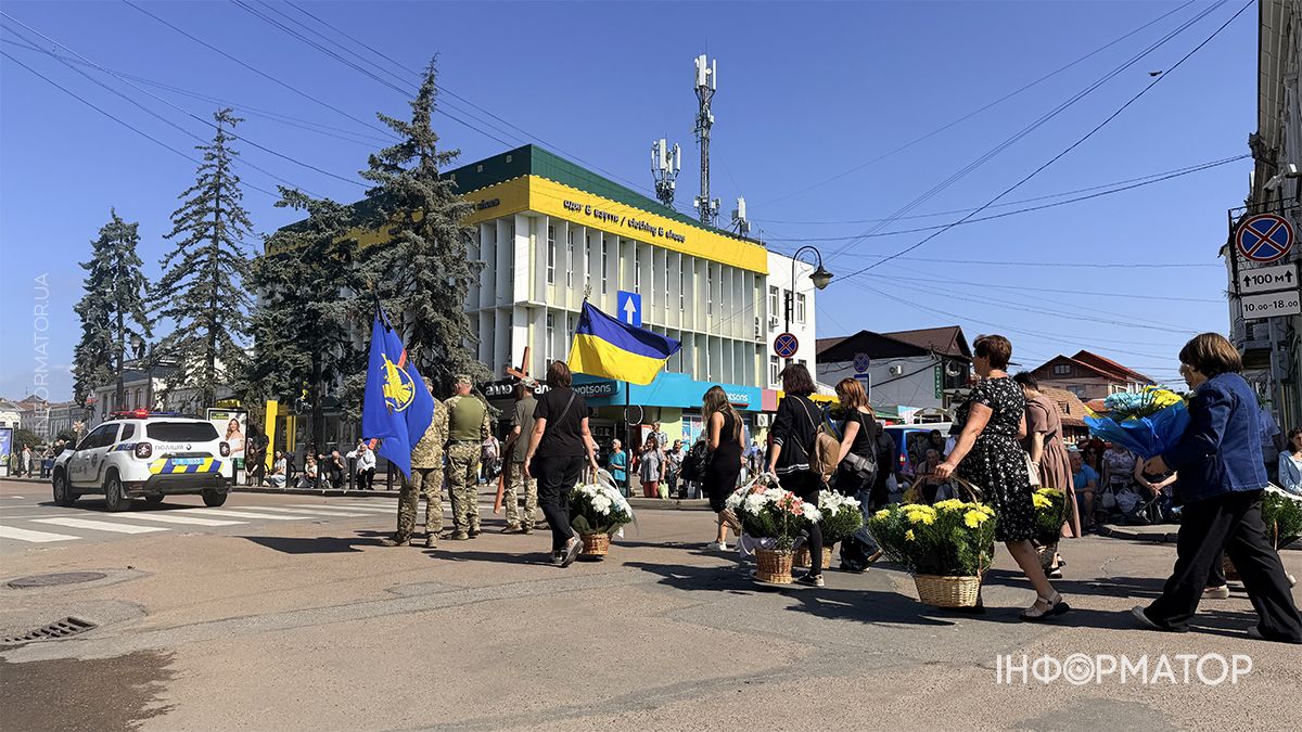 Назавжди 34... У Коломиї пройшов чин похорону воїна Віталія Надурака 4