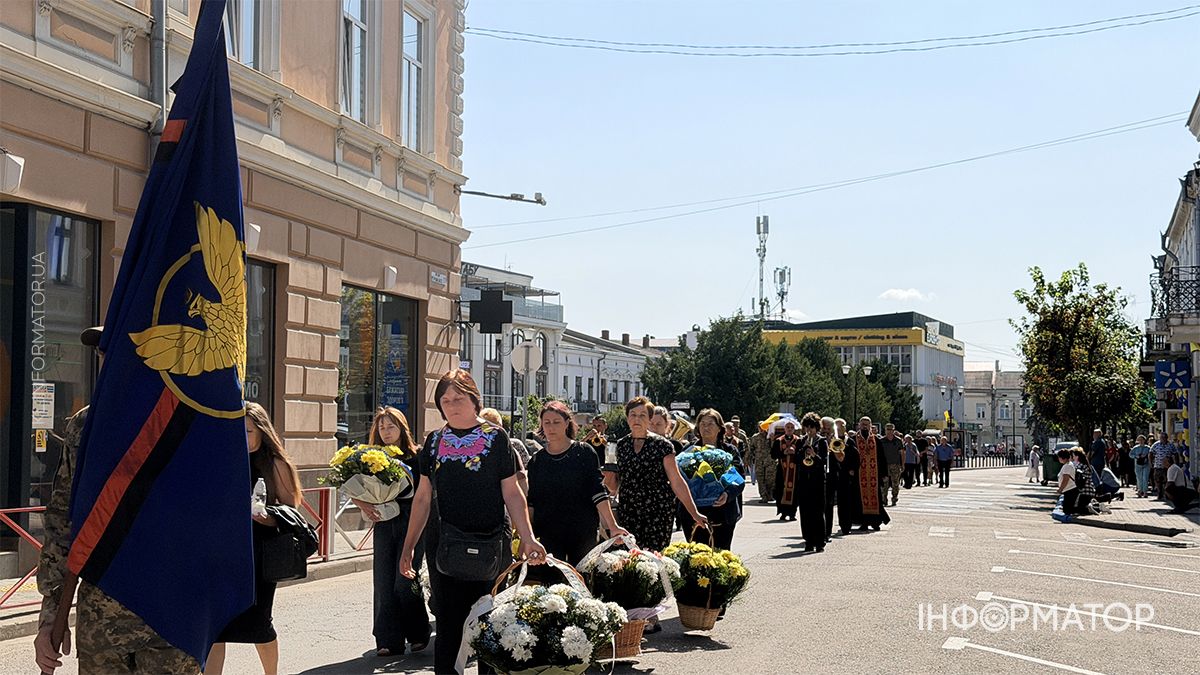 Назавжди 34... У Коломиї пройшов чин похорону воїна Віталія Надурака 18