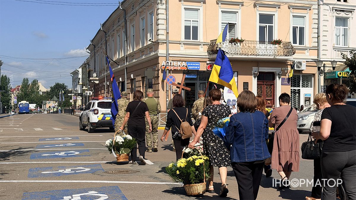 Назавжди 34... У Коломиї пройшов чин похорону воїна Віталія Надурака 17