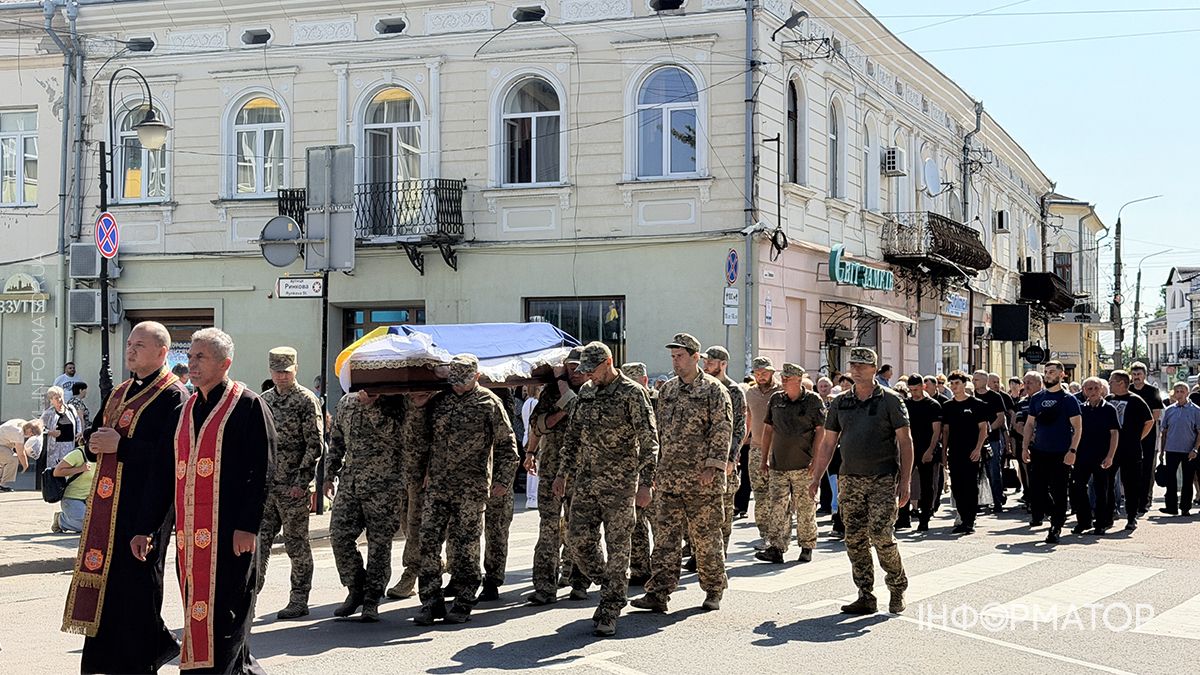 Назавжди 34... У Коломиї пройшов чин похорону воїна Віталія Надурака 7