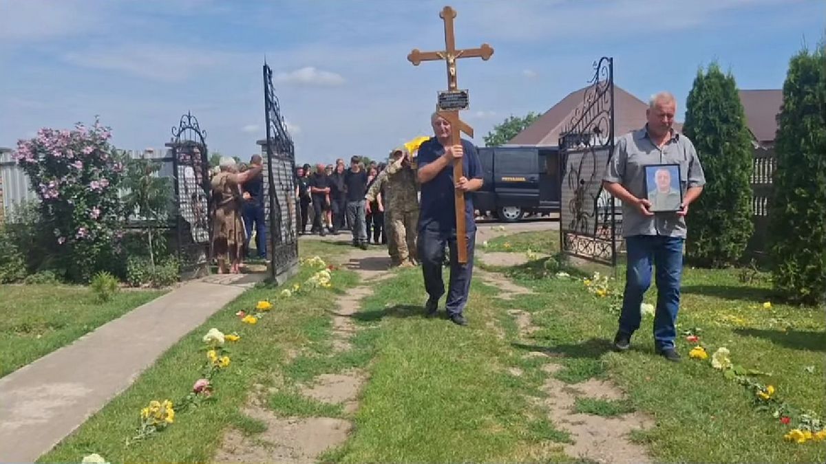 На вічний спочинок у Турці провели воїна Петра Козарука 4