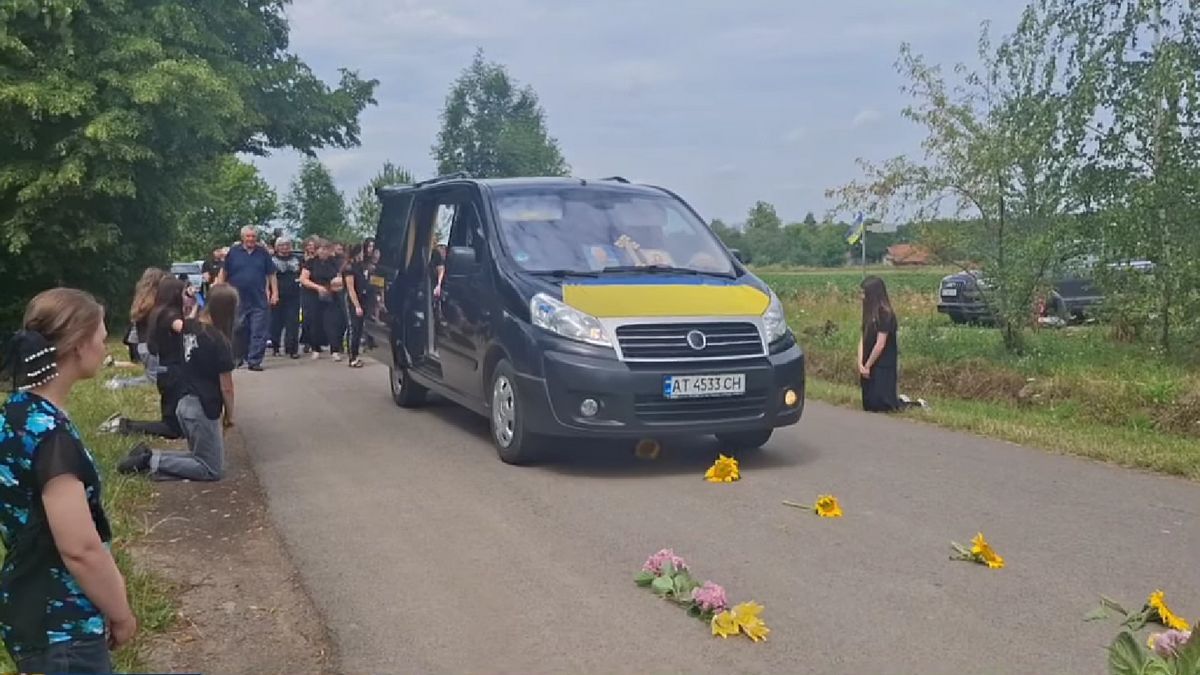На вічний спочинок у Турці провели воїна Петра Козарука