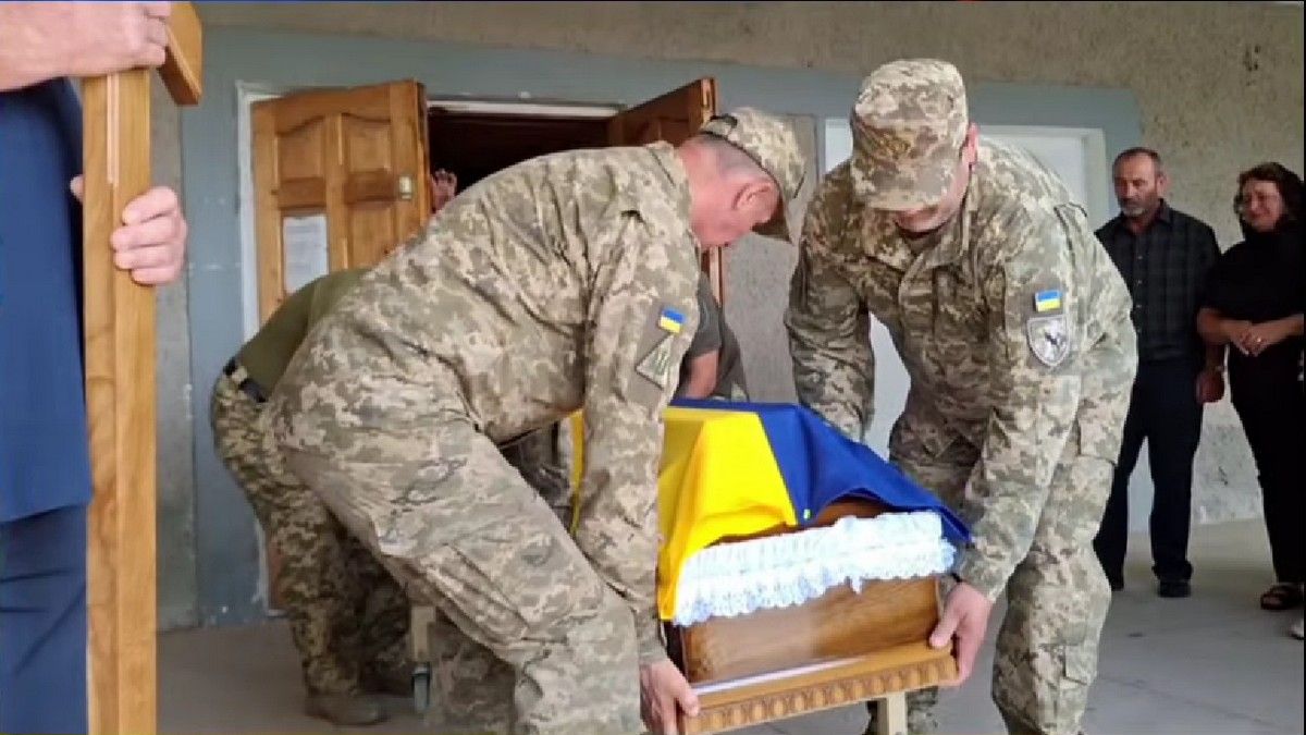 На вічний спочинок у Турці провели воїна Петра Козарука 1