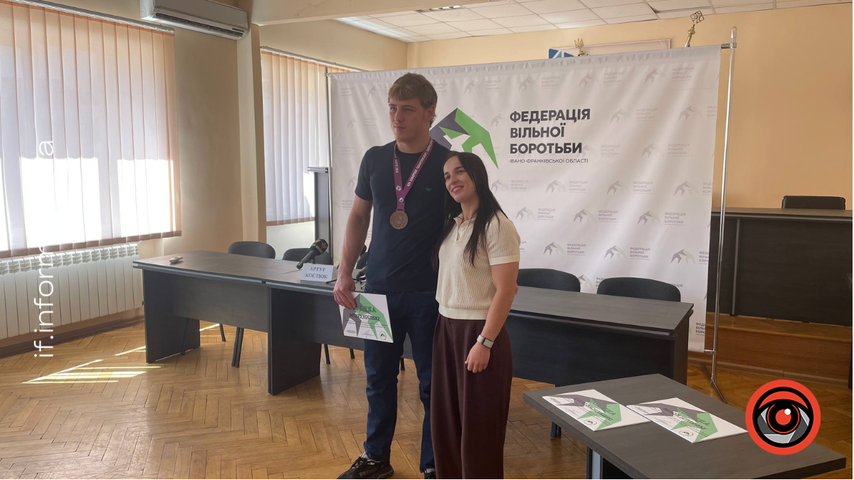 Нагородження Артура Костюка подякою за участь у чемпіонаті. Фото: Ігор Городецький Нагородження Артура Костюка подякою за участь у чемпіонаті. Фото: Ігор Городецький
