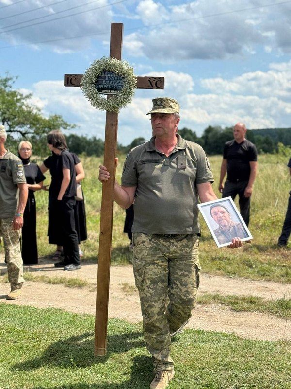 "На щиті" до Княждвора повернувся воїн Андрій Андрусяк, який понад 3 роки вважався зниклим безвісти 6
