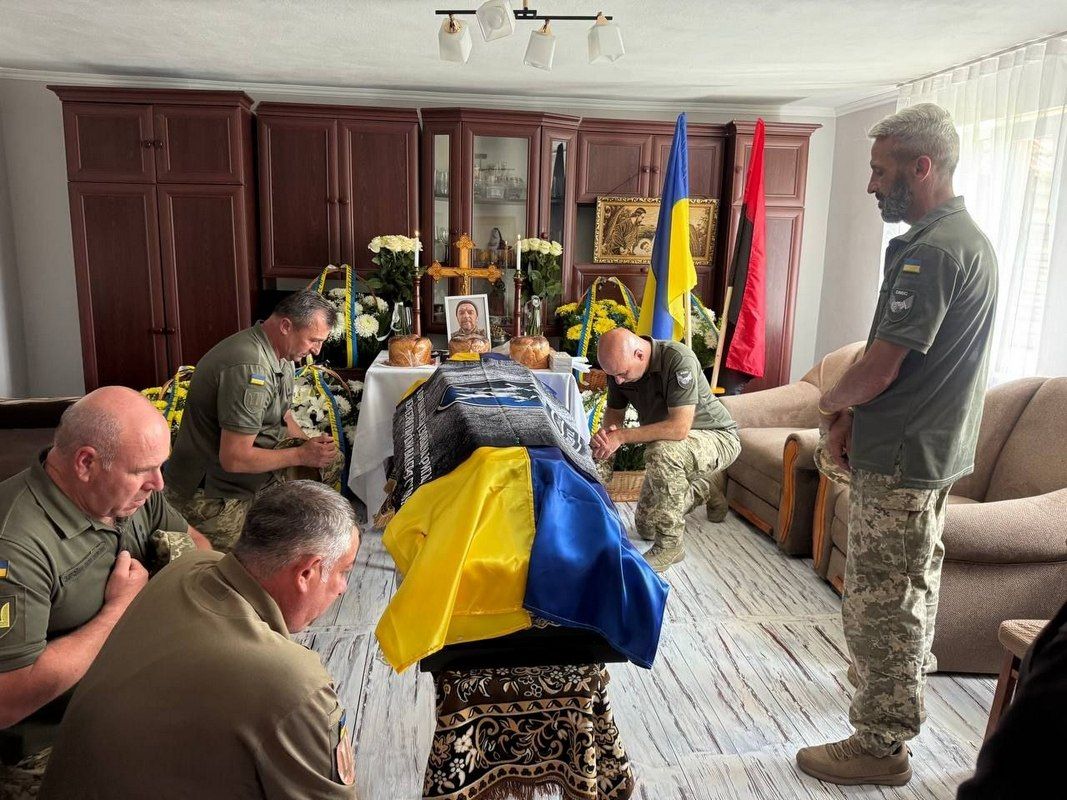 "На щиті" до Княждвора повернувся воїн Андрій Андрусяк, який понад 3 роки вважався зниклим безвісти 5