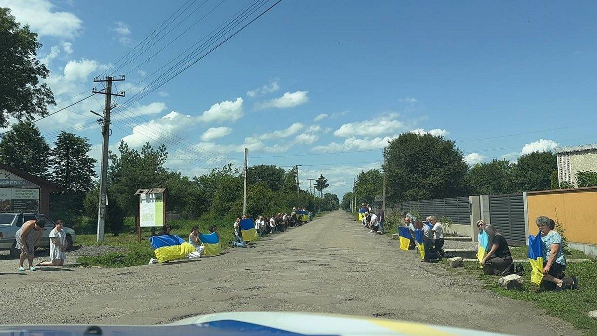 "На щиті" до Княждвора повернувся воїн Андрій Андрусяк, який понад 3 роки вважався зниклим безвісти 3
