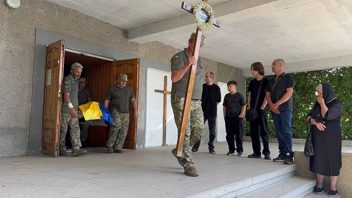 "На щиті" до Княждвора повернувся воїн Андрій Андрусяк, який понад 3 роки вважався зниклим безвісти 1