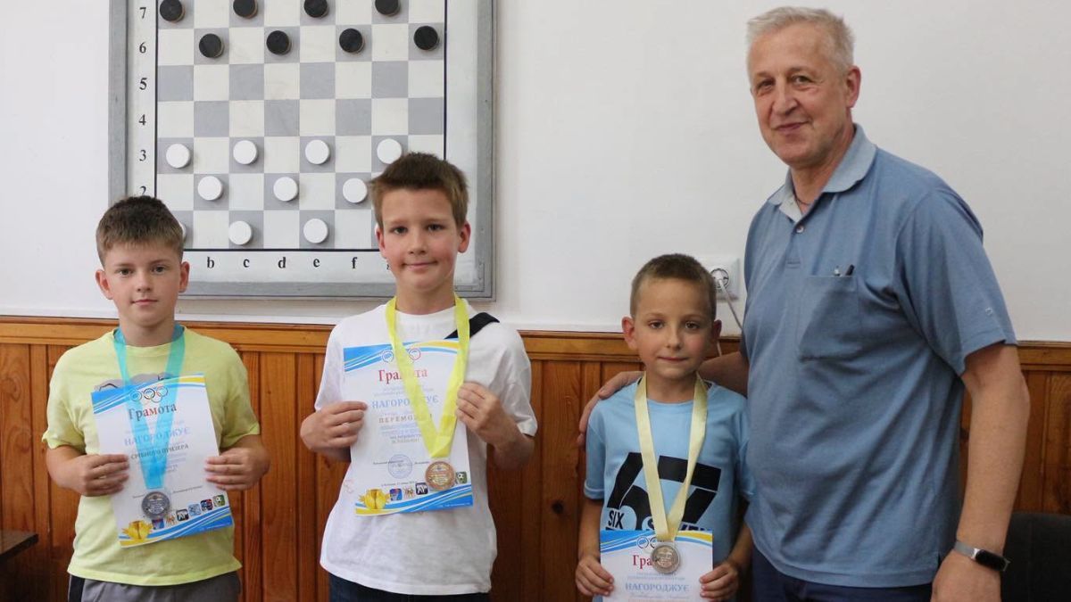 У Коломиї провели шахово-шашкові турніри до Дня тренера та Міжнародного дня шахів 3