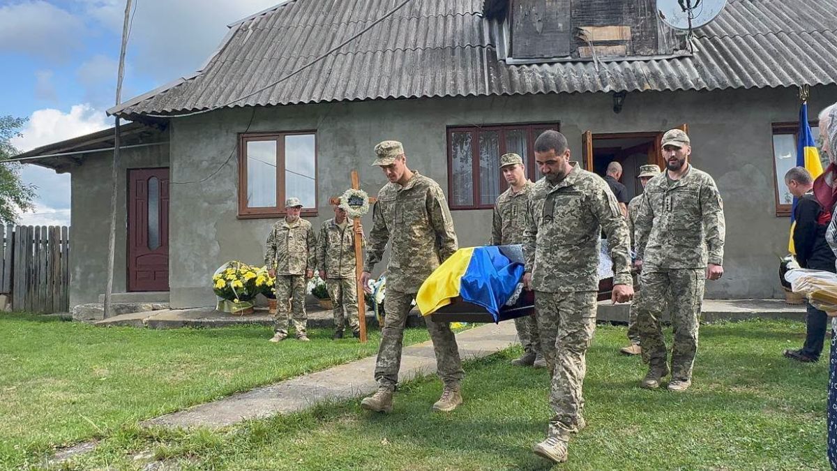 У Княждворі провели в останню путь захисника Андрія Андрусяка 3