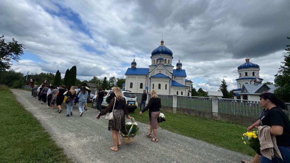 У Княждворі провели в останню путь захисника Андрія Андрусяка 7