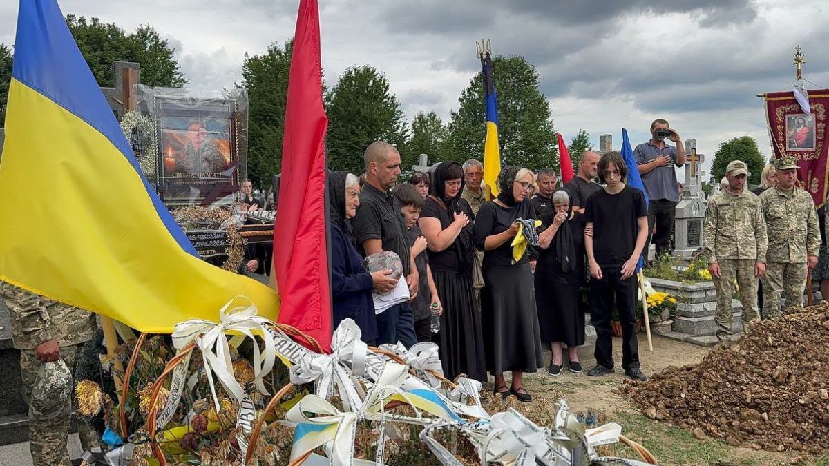 У Княждворі провели в останню путь захисника Андрія Андрусяка 12