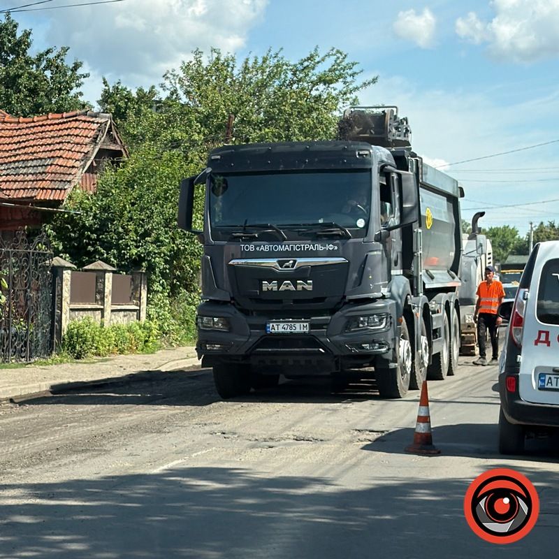 На вулиці Петлюри у Коломиї розпочали ремонт проблемної ділянки дороги 3