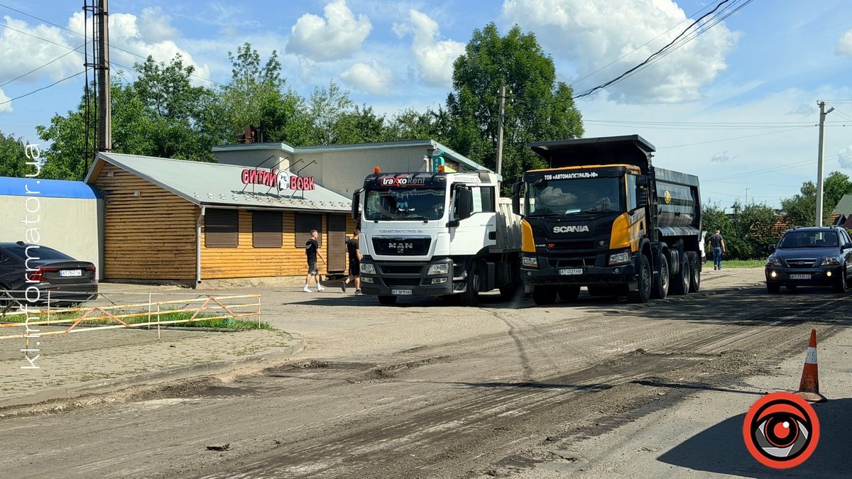 На вулиці Петлюри у Коломиї розпочали ремонт проблемної ділянки дороги 1