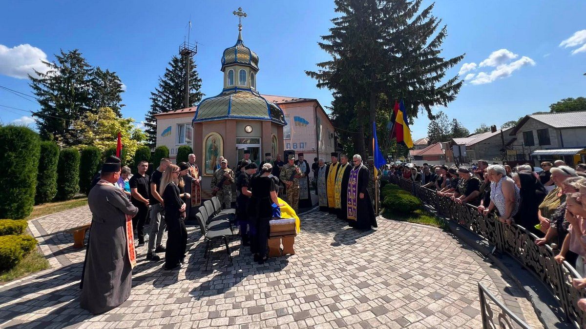 Городенківська громада "на щиті" зустріла воїна Віталія Коліщака