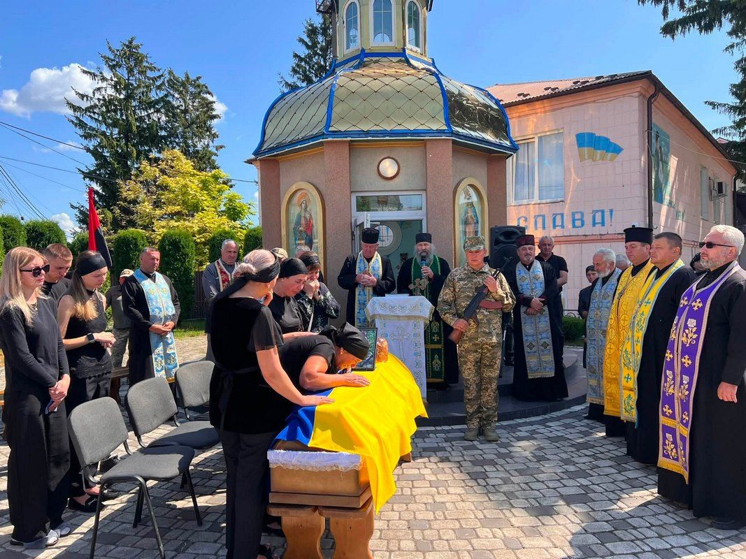 Городенківська громада "на щиті" зустріла воїна Віталія Коліщака 5