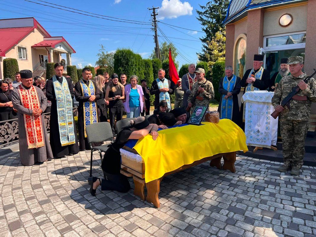 Городенківська громада "на щиті" зустріла воїна Віталія Коліщака 3