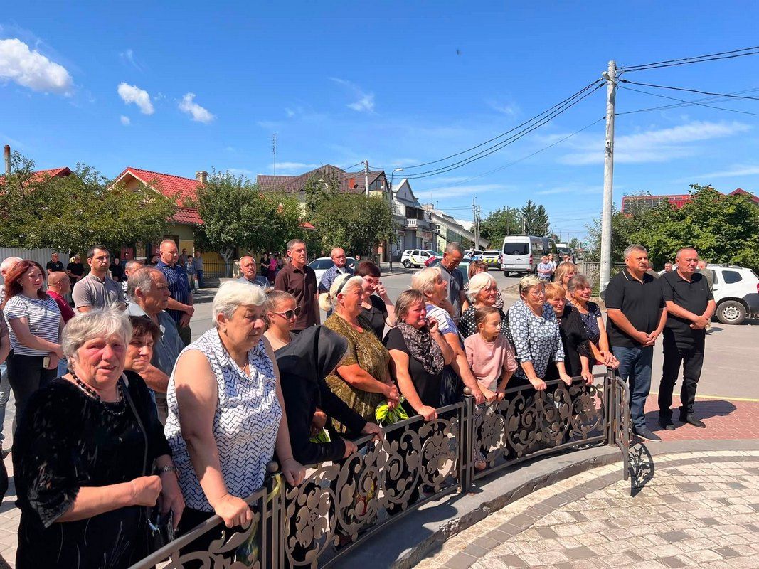 Городенківська громада "на щиті" зустріла воїна Віталія Коліщака 4