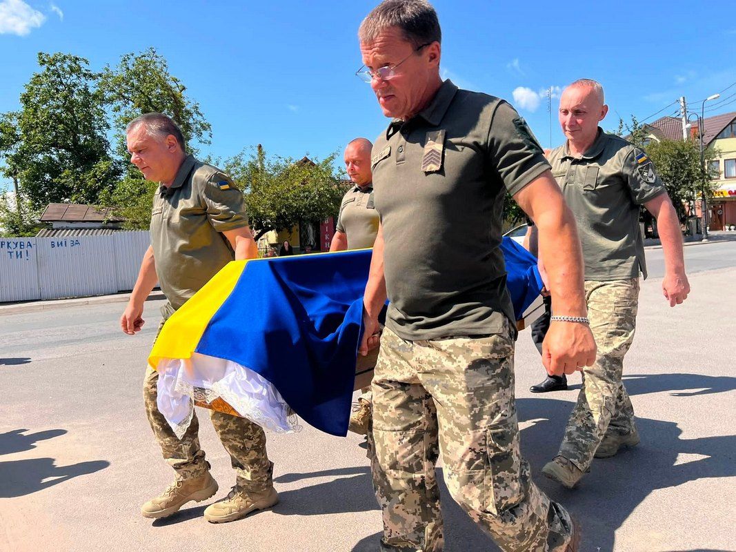 Городенківська громада "на щиті" зустріла воїна Віталія Коліщака 1
