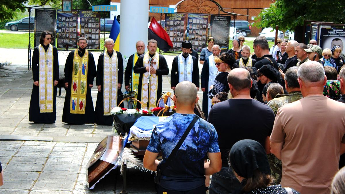 На вічний спочинок до Верховинської громади повернувся Василь Бойчук 3