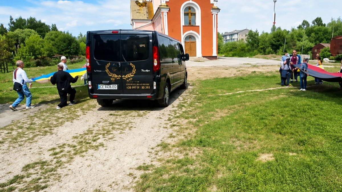Надвірнянська громада "на щиті" зустріла захисника Костюченка Сергія 9