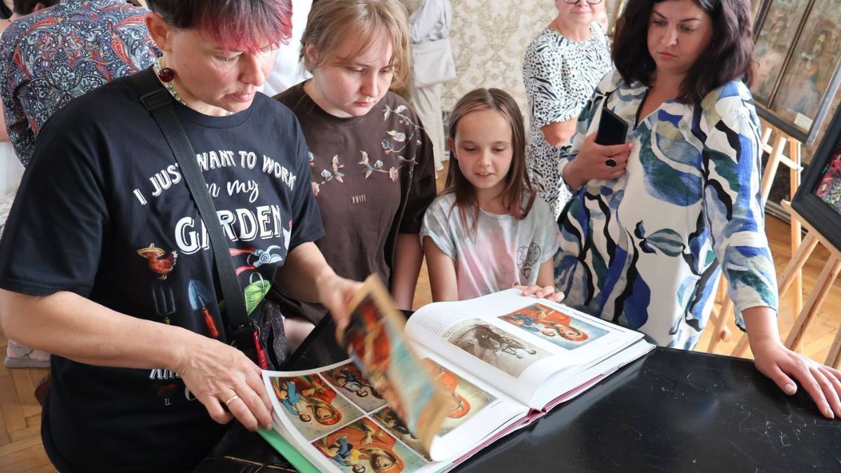 У Коломиї відкрили виставку старовинних українських ікон із приватної колекції Ольги Король 5