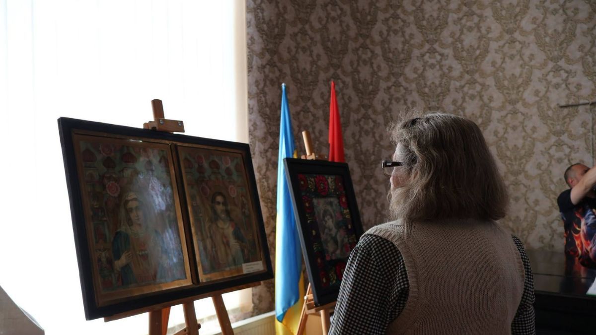 У Коломиї відкрили виставку старовинних українських ікон із приватної колекції Ольги Король 4