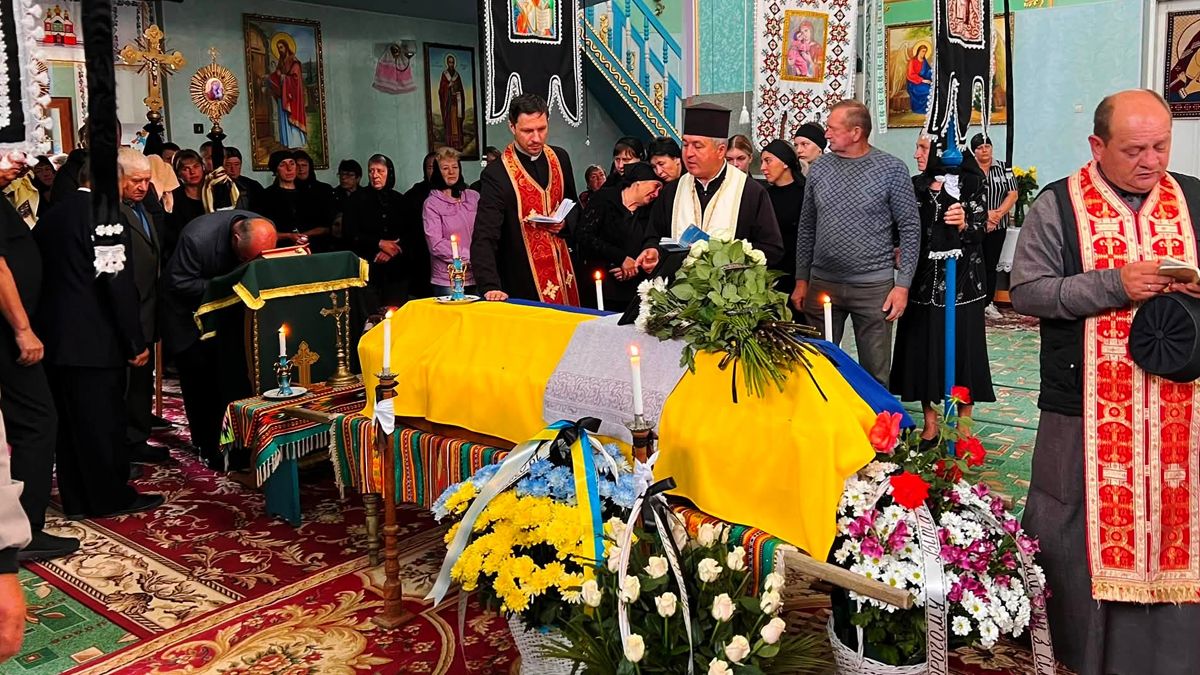 В останню дорогу на Городенківщині провели Коліщака Віталія 8