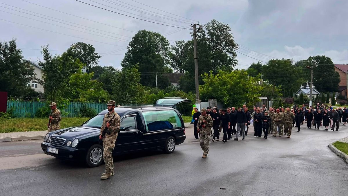 В останню дорогу на Городенківщині провели Коліщака Віталія 7