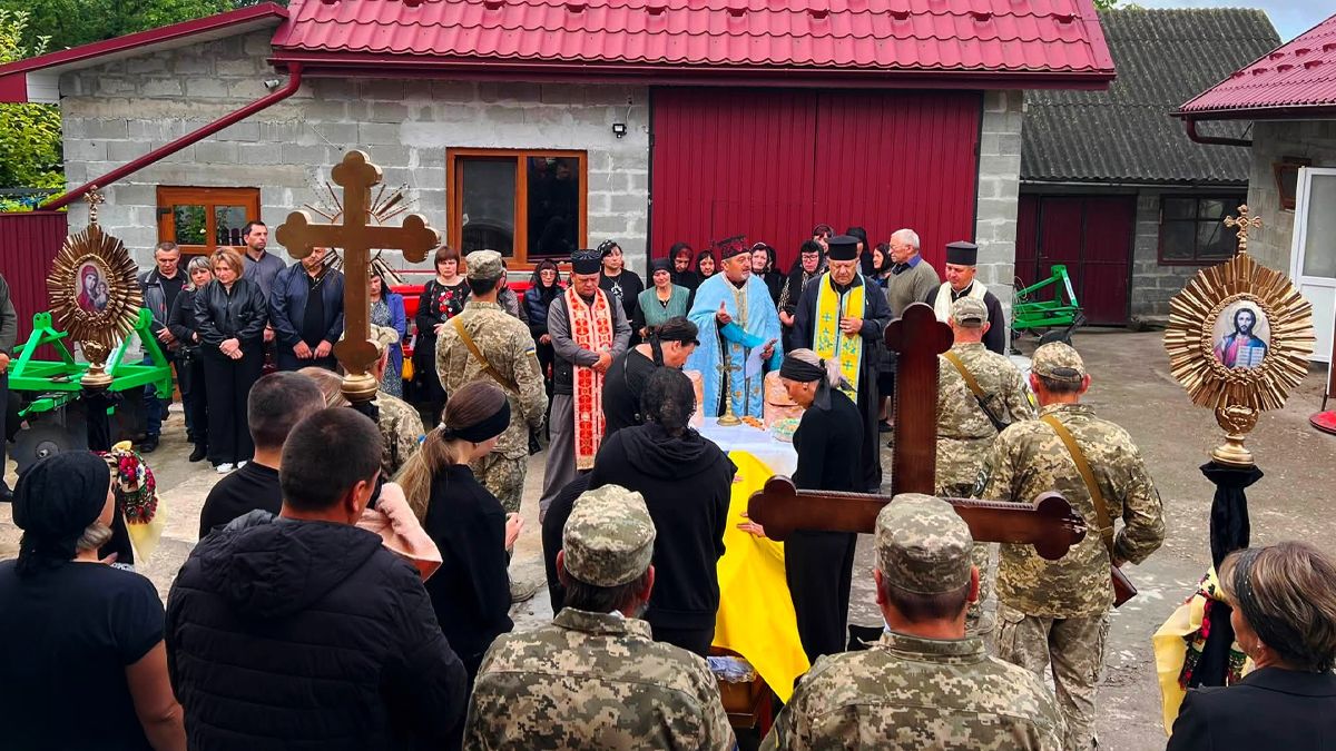 В останню дорогу на Городенківщині провели Коліщака Віталія 3