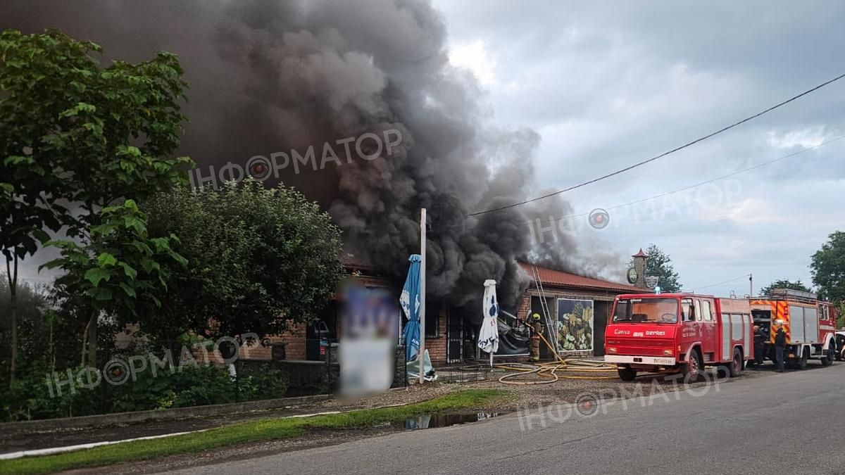 Магазин палає у селі на Коломийщині