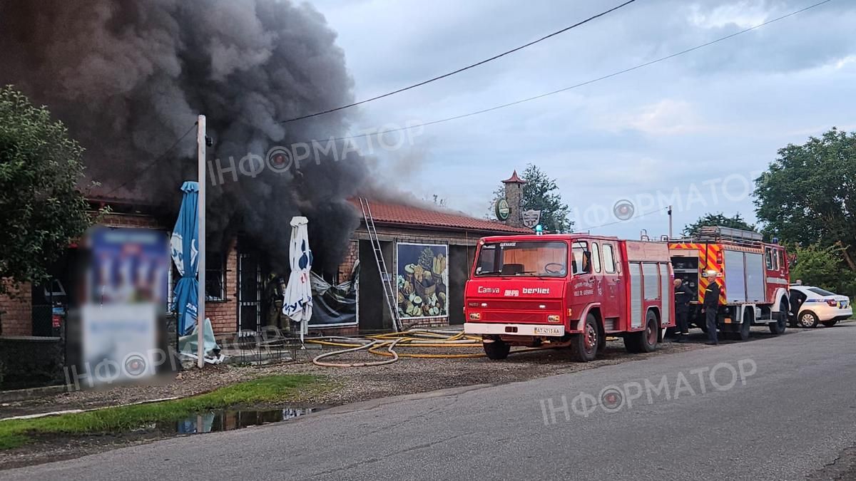 У селі на Коломийщині пожежа охопила магазин 2