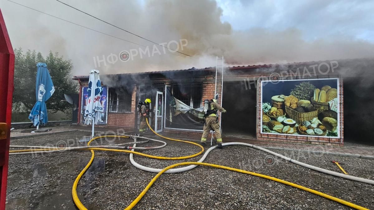 У селі на Коломийщині пожежа охопила магазин 1