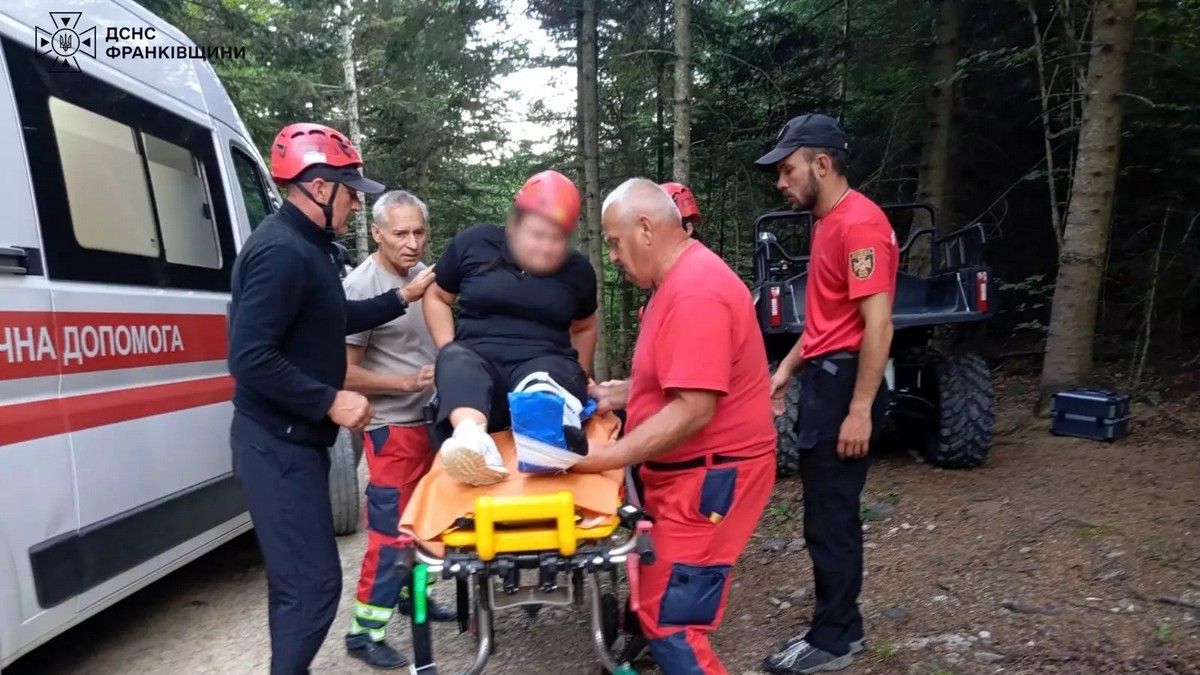 За добу гірські рятувальники тричі вирушали на допомогу туристам у Карпатах