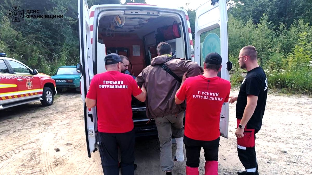 Травмував ногу в горах: рятувальники допомогли 33-річному туристу 1