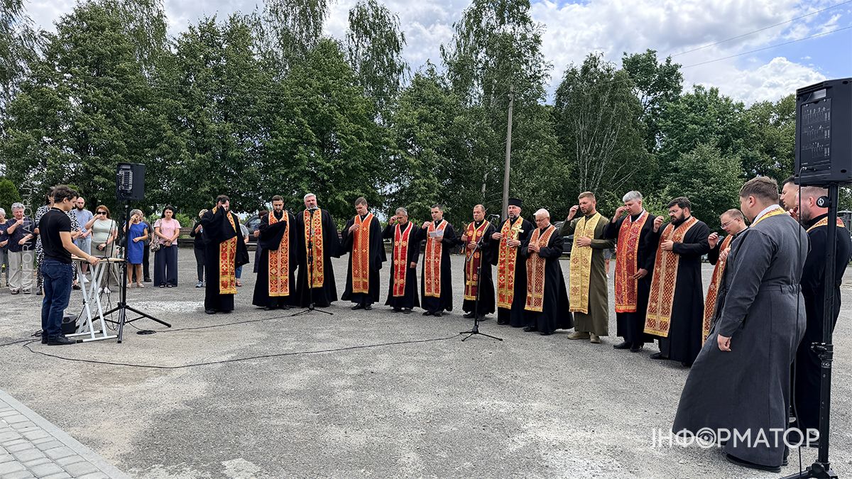 На Алеї Слави у Коломиї відслужили панахиду за жертвами полону та всіма загиблими на війні 5