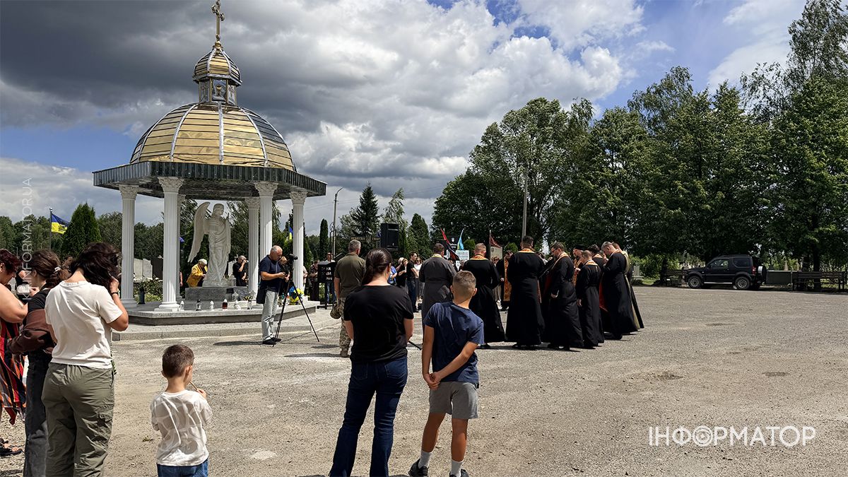 На Алеї Слави у Коломиї відслужили панахиду за жертвами полону та всіма загиблими на війні 9