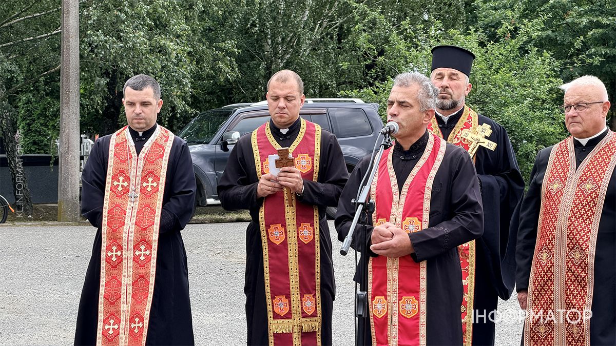 На Алеї Слави у Коломиї відслужили панахиду за жертвами полону та всіма загиблими на війні 12