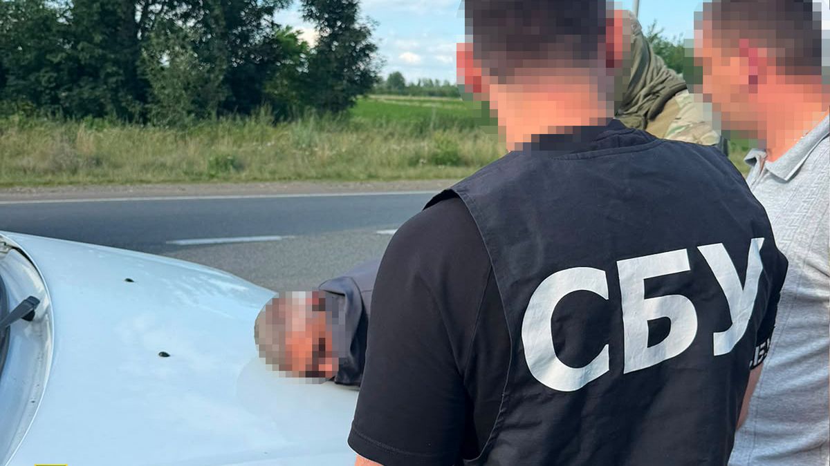 Організували схему переправлення чоловік з Прикарпаття за кордон: затримано 6 фігурантів