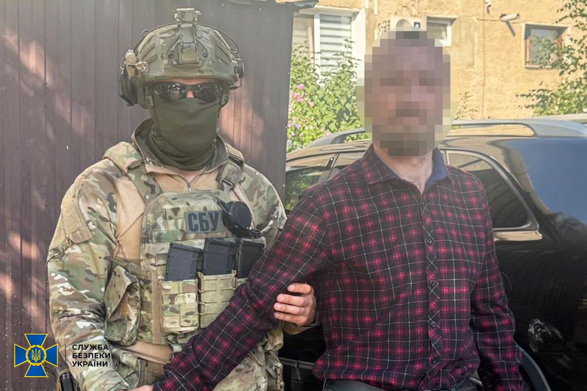 Організували схему переправлення чоловік з Прикарпаття за кордон: затримано 6 фігурантів 4