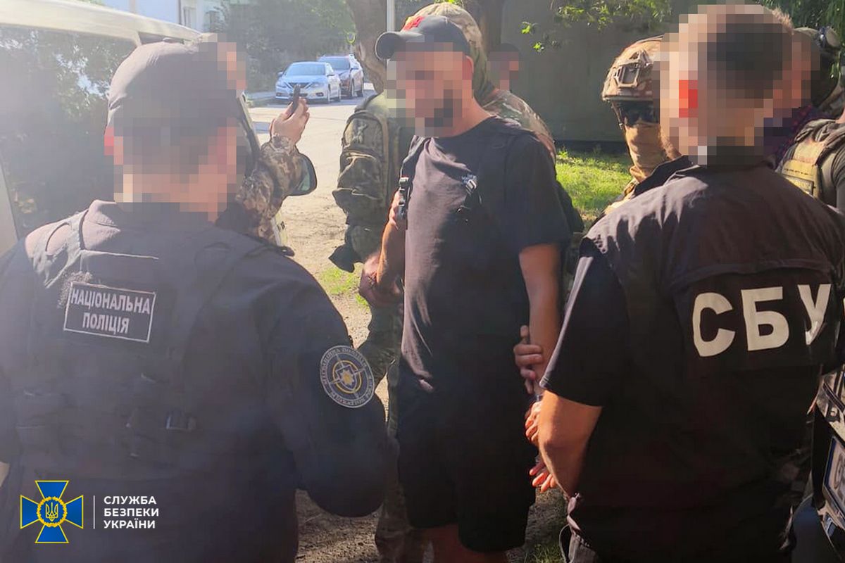 Організували схему переправлення чоловік з Прикарпаття за кордон: затримано 6 фігурантів 1
