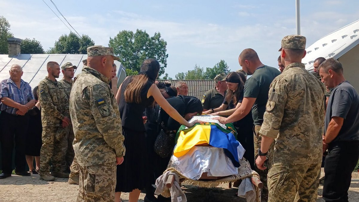 Гвіздецька громада провела на вічний спочинок воїна Юрія Москалюка 4