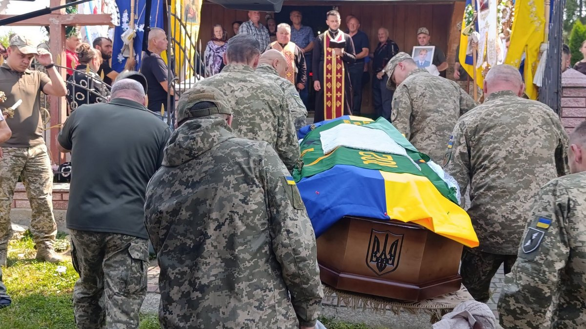 Гвіздецька громада провела на вічний спочинок воїна Юрія Москалюка 5