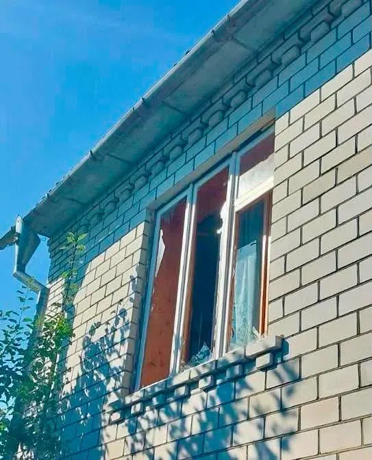 Внаслідок ворожої атаки на Прикарпатті пошкоджено десятки будівель та промисловий об'єкт 2