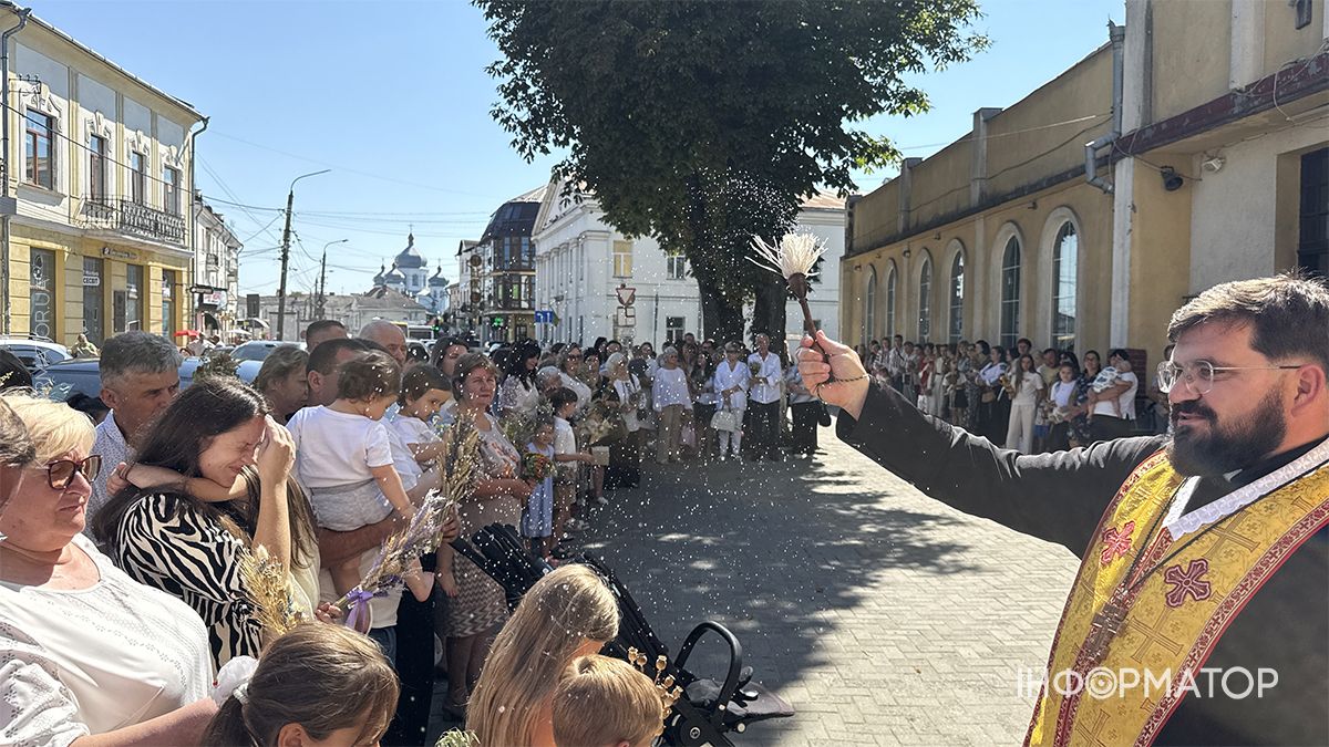 Аромат різнотравʼя: як у Коломиї святили маковійчики | Фоторепортаж 14