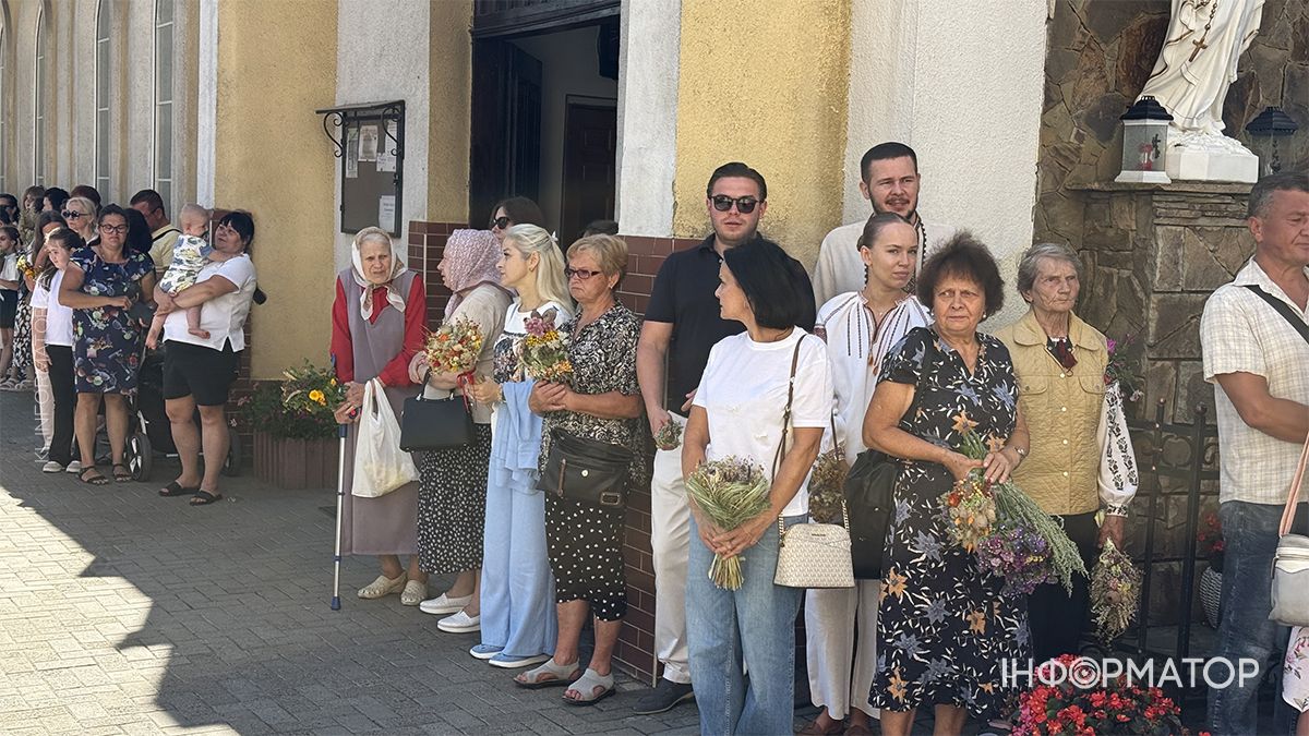 Аромат різнотравʼя: як у Коломиї святили маковійчики | Фоторепортаж 7