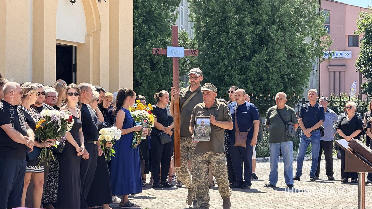 Чин похорону воїна Артура Возняка пройшов у Коломиї 1