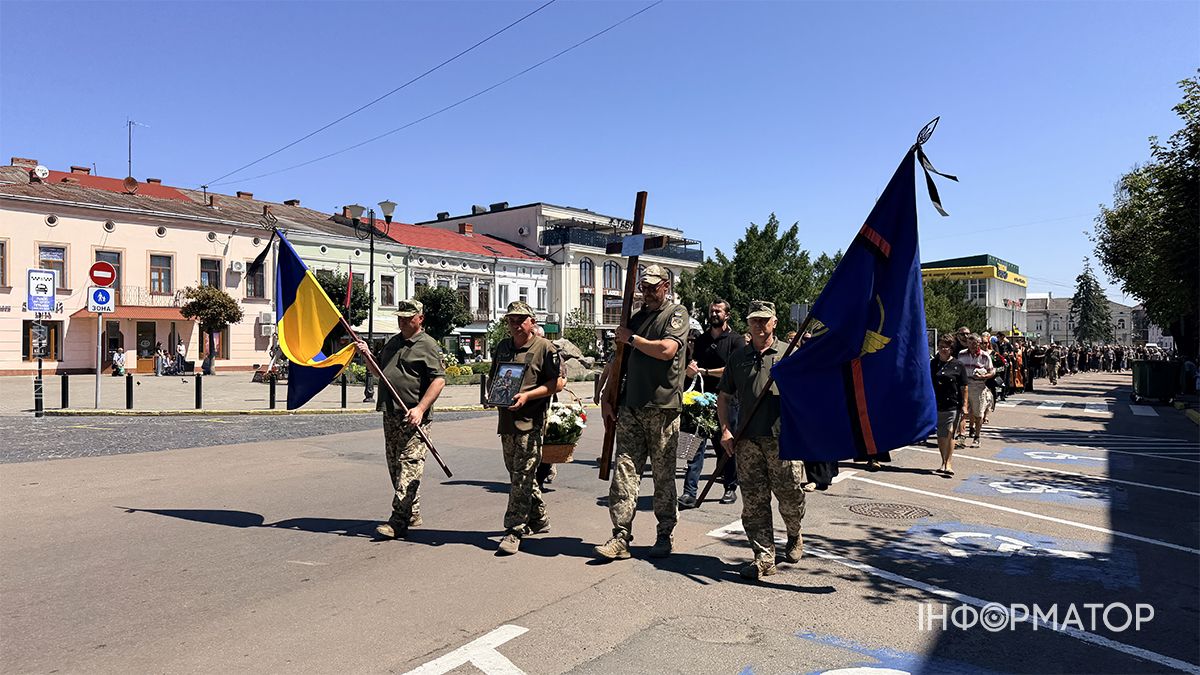 Чин похорону воїна Артура Возняка пройшов у Коломиї 12